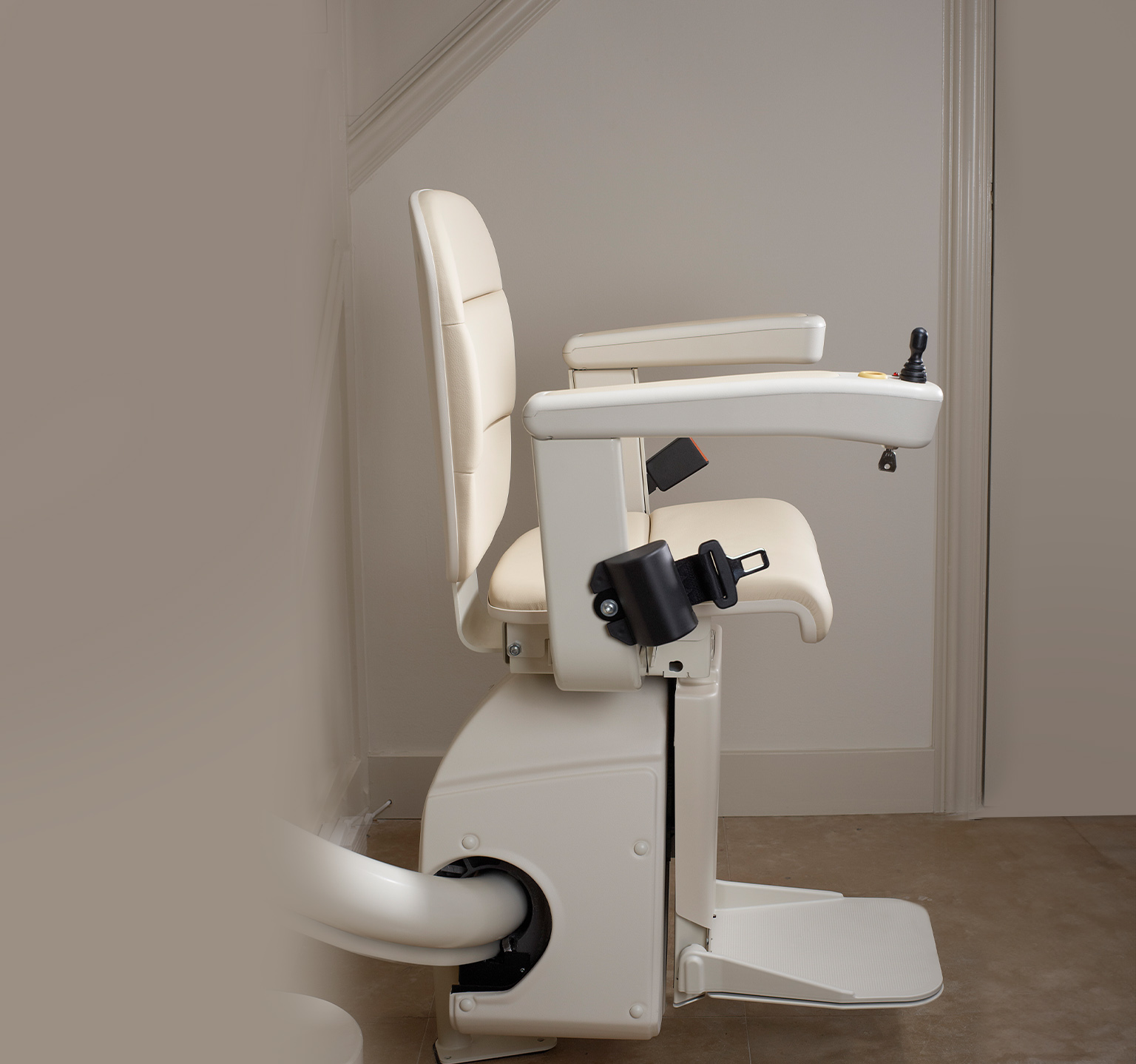sbmontascale_Elegance_0724_aperto sbmontascale_Elegance_0724_aperto